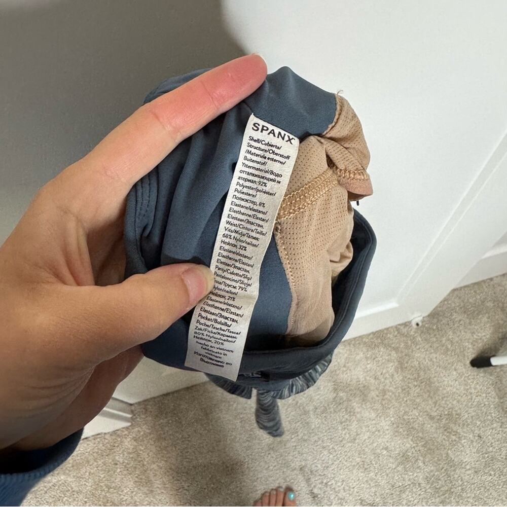 Spanx Get Moving Lined Running Workout Shorts Act… - image 5